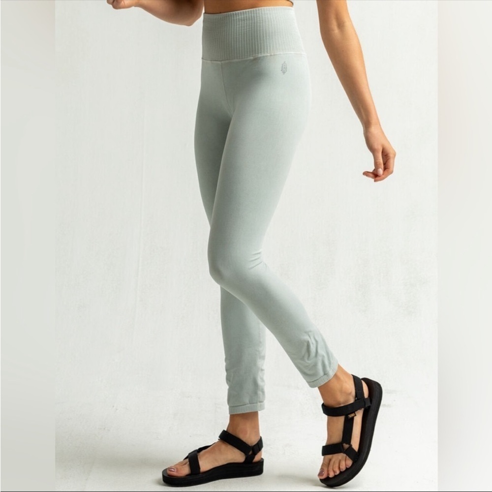 Free People M/L Good Karma Leggings Seaglass